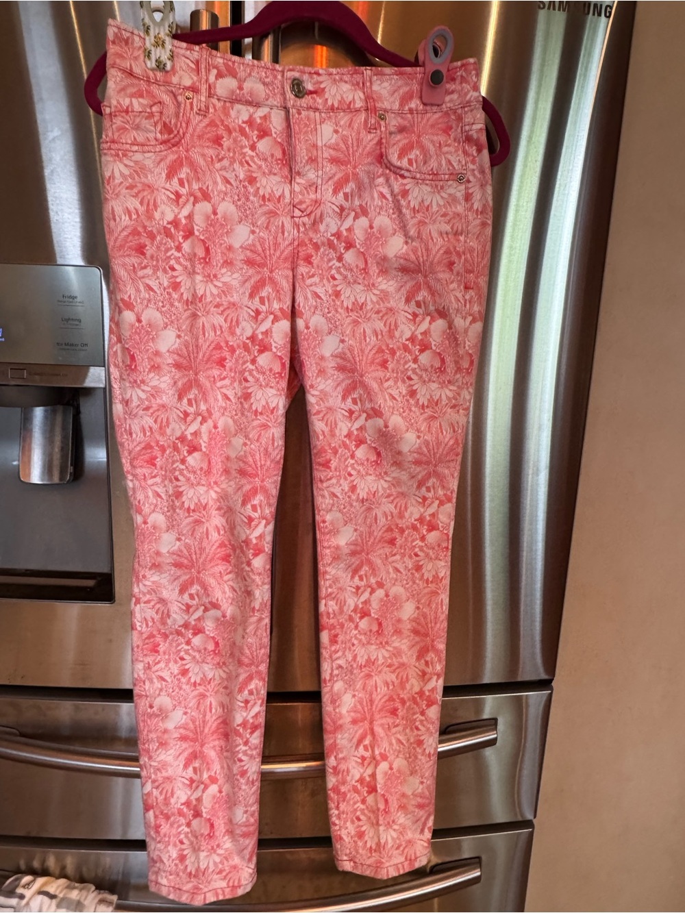 Tommy Bahama Coral/white
Floral Straight-Leg Jeans